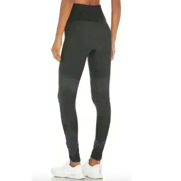 Spanx Revolve Look at Me Now Seamless Moto Leggings in Very Black Size Large NWT - Picture 7 of 9